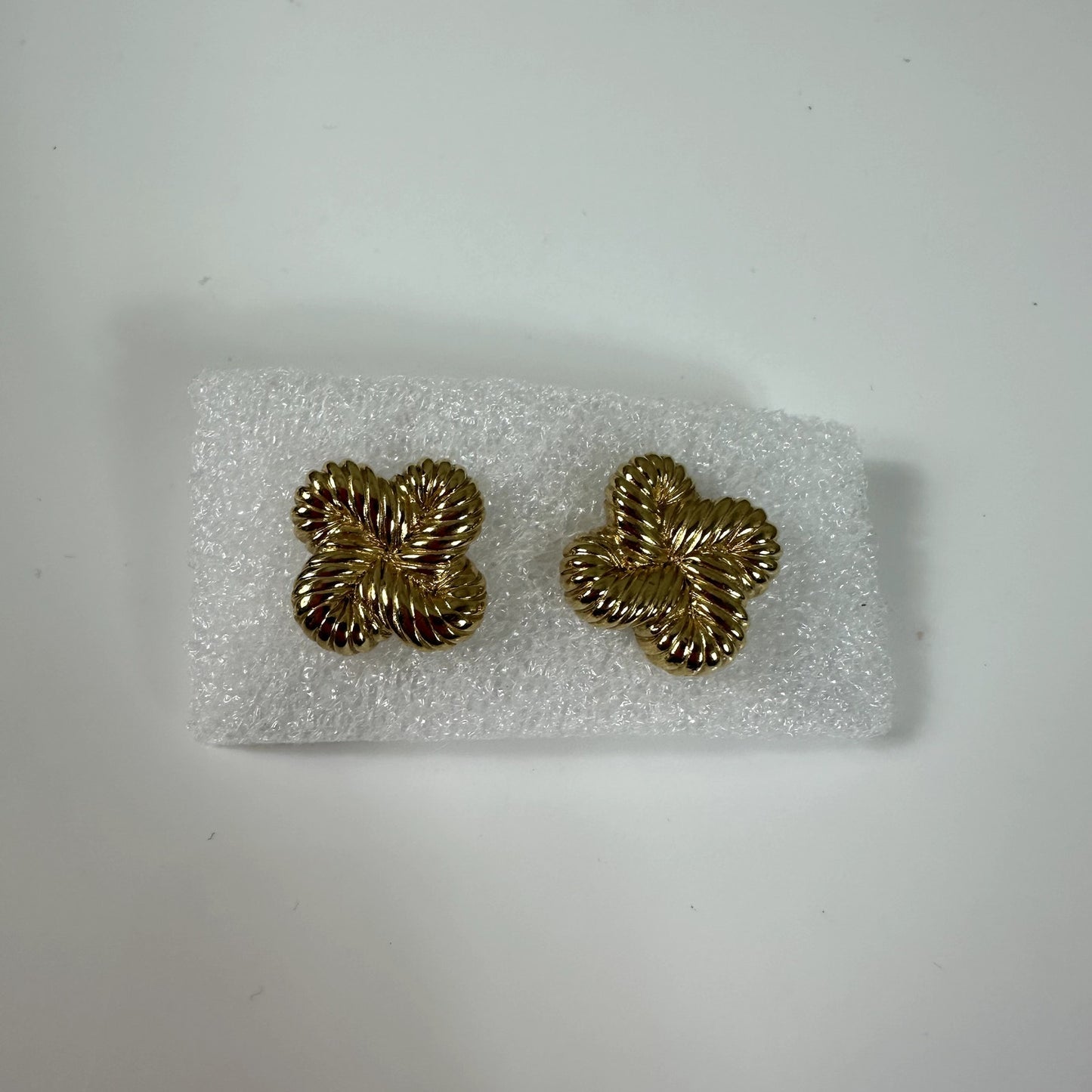 Vintage Burberrys Gold Tone Clover Quatrefoil Stud Earrings 90s Designer