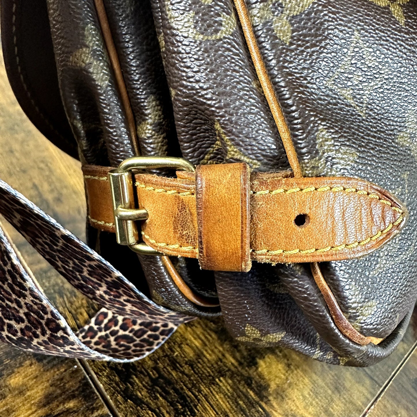 Louis Vuitton Vintage Monogram Saumur 30 Crossbody Bag Authentic