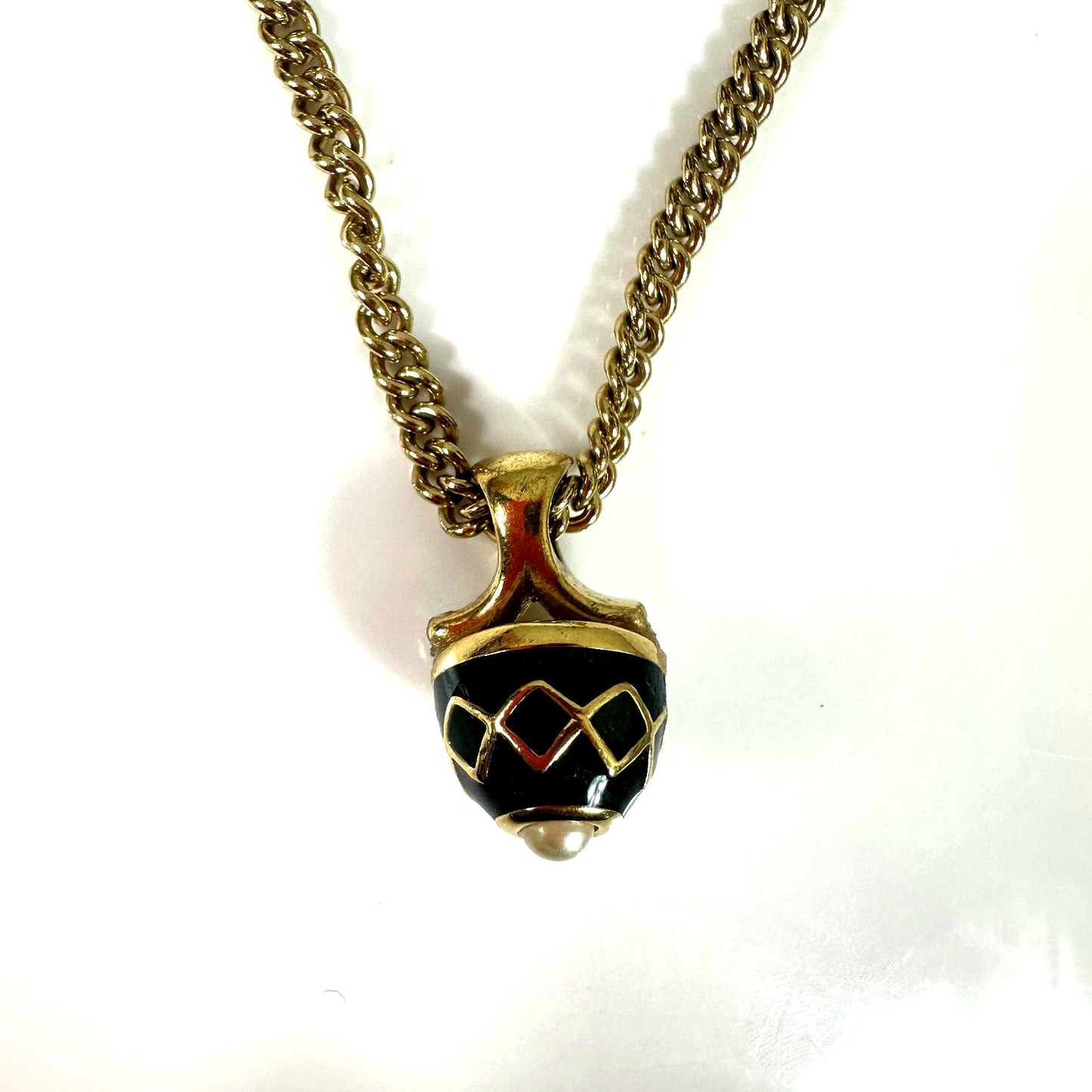 Vintage Burberrys Gold Tone Faux Pearl Enamel Pendant Necklace 24”