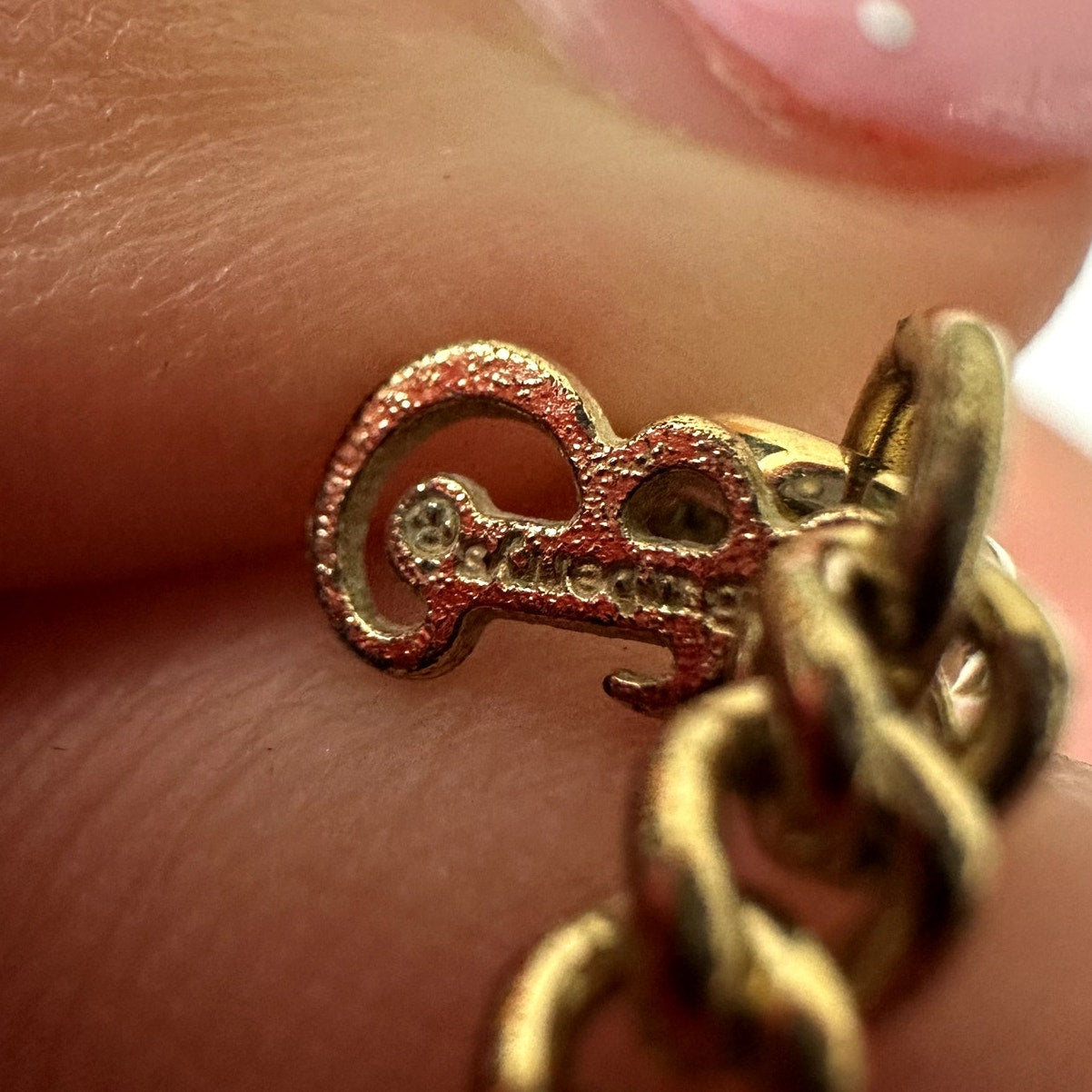 Vintage Burberrys Gold Tone Faux Pearl Enamel Pendant Necklace 24”