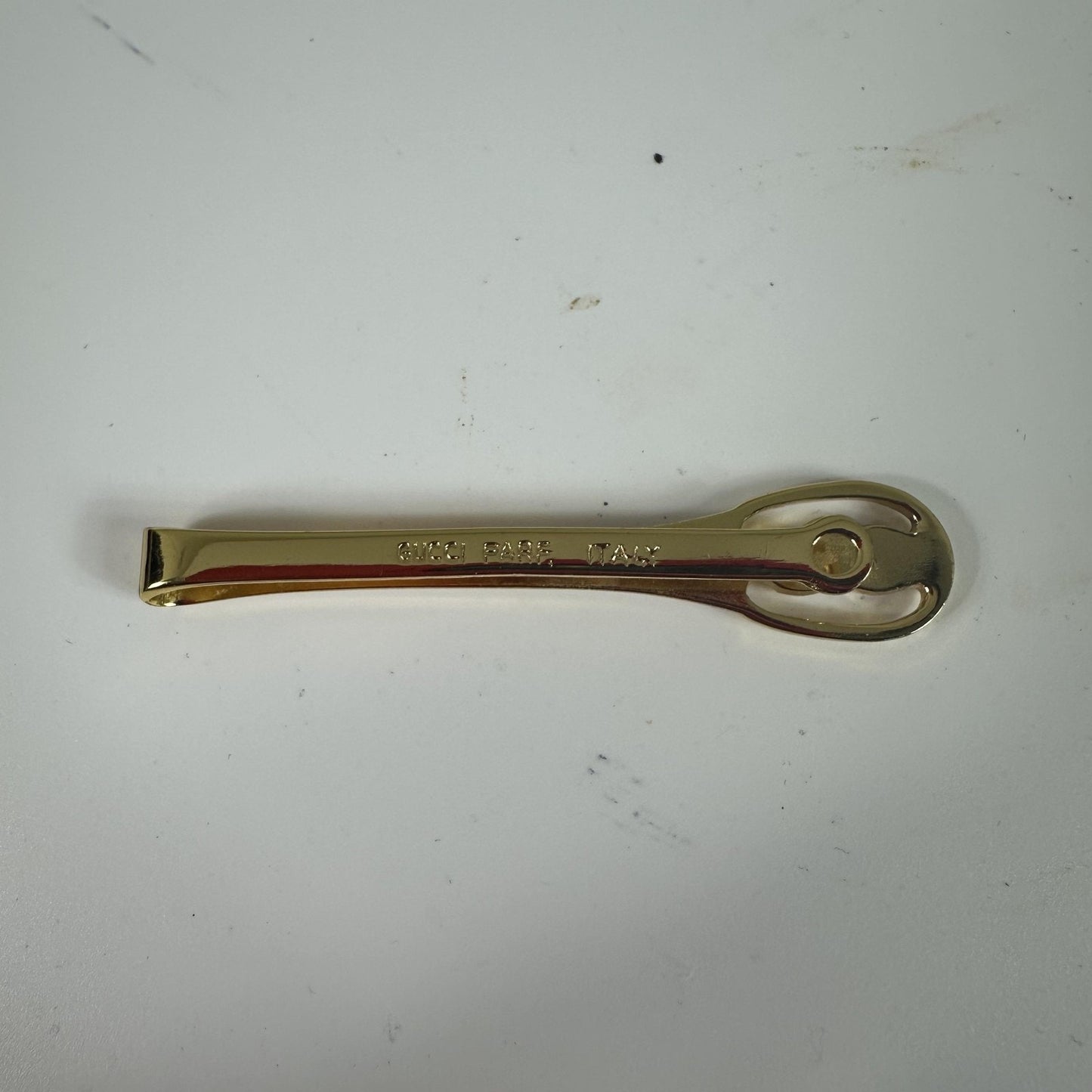 Vintage Gucci Gold Tone Red Enamel Logo Tie Clip Bar Mens 2.5 Inch Italy