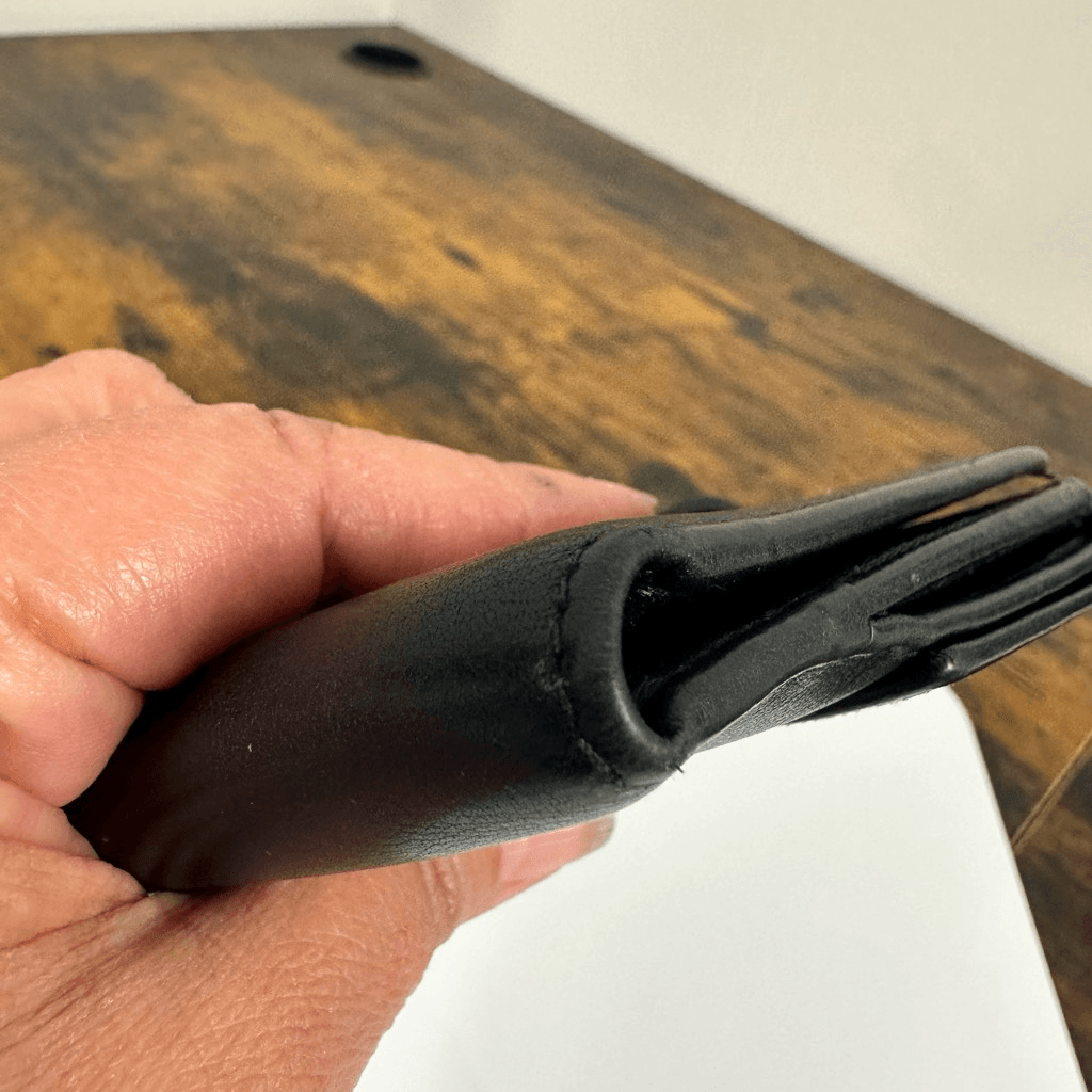 Gucci Trademark Plate Black Leather Compact Wallet