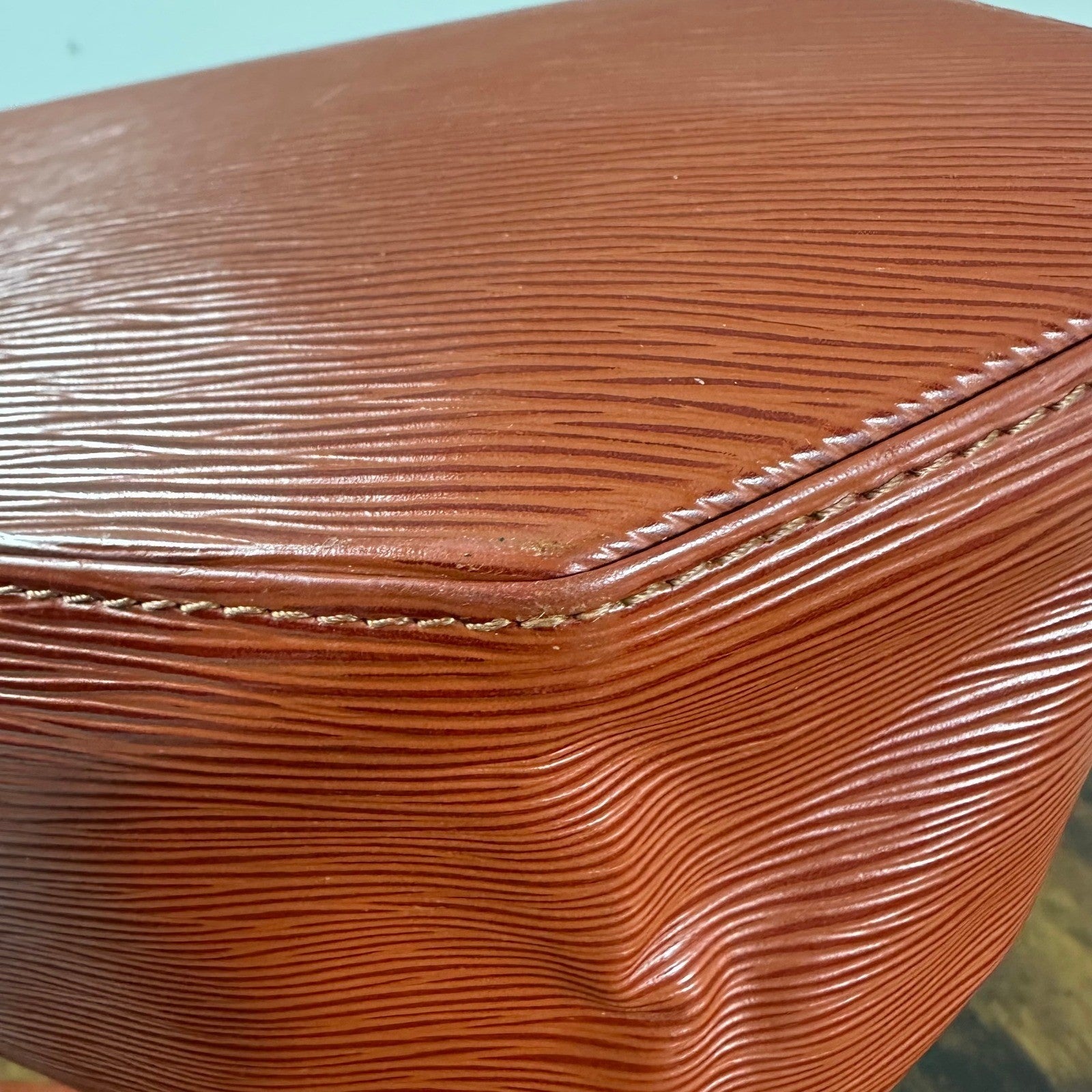 Louis Vuitton Epi Leather Bucket Bag Brown Shoulder Bag Sac D'Epaule Authentic