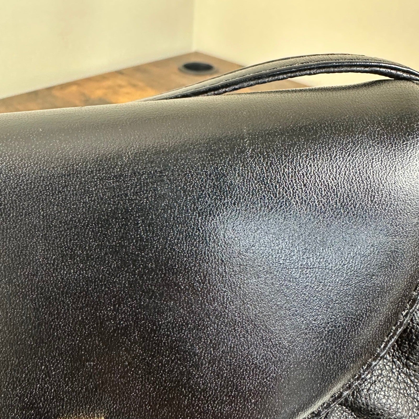 Givenchy Sacs Vintage Black Leather Crossbody Bag Pebbled Leather Logo Flap