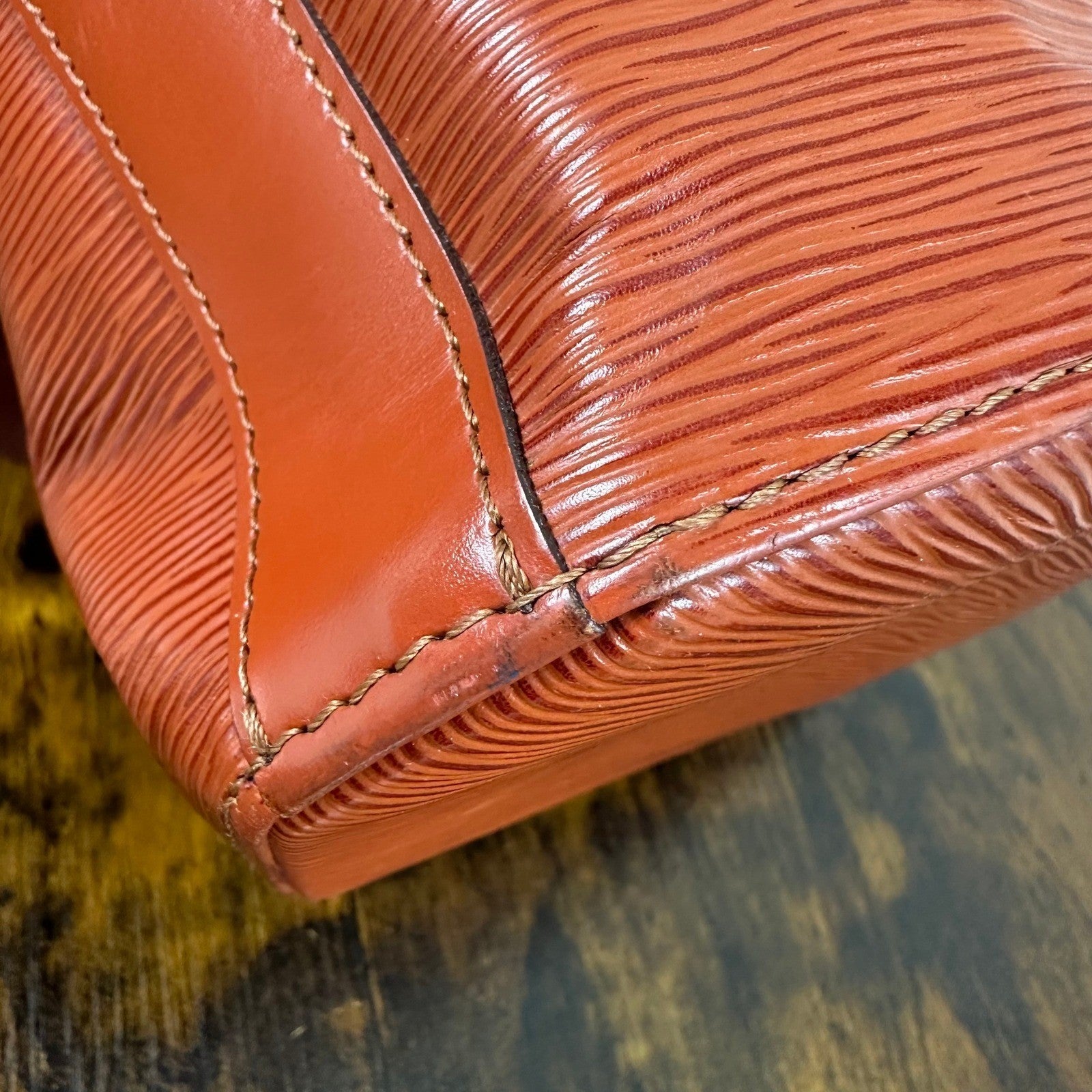 Louis Vuitton Epi Leather Bucket Bag Brown Shoulder Bag Sac D'Epaule Authentic