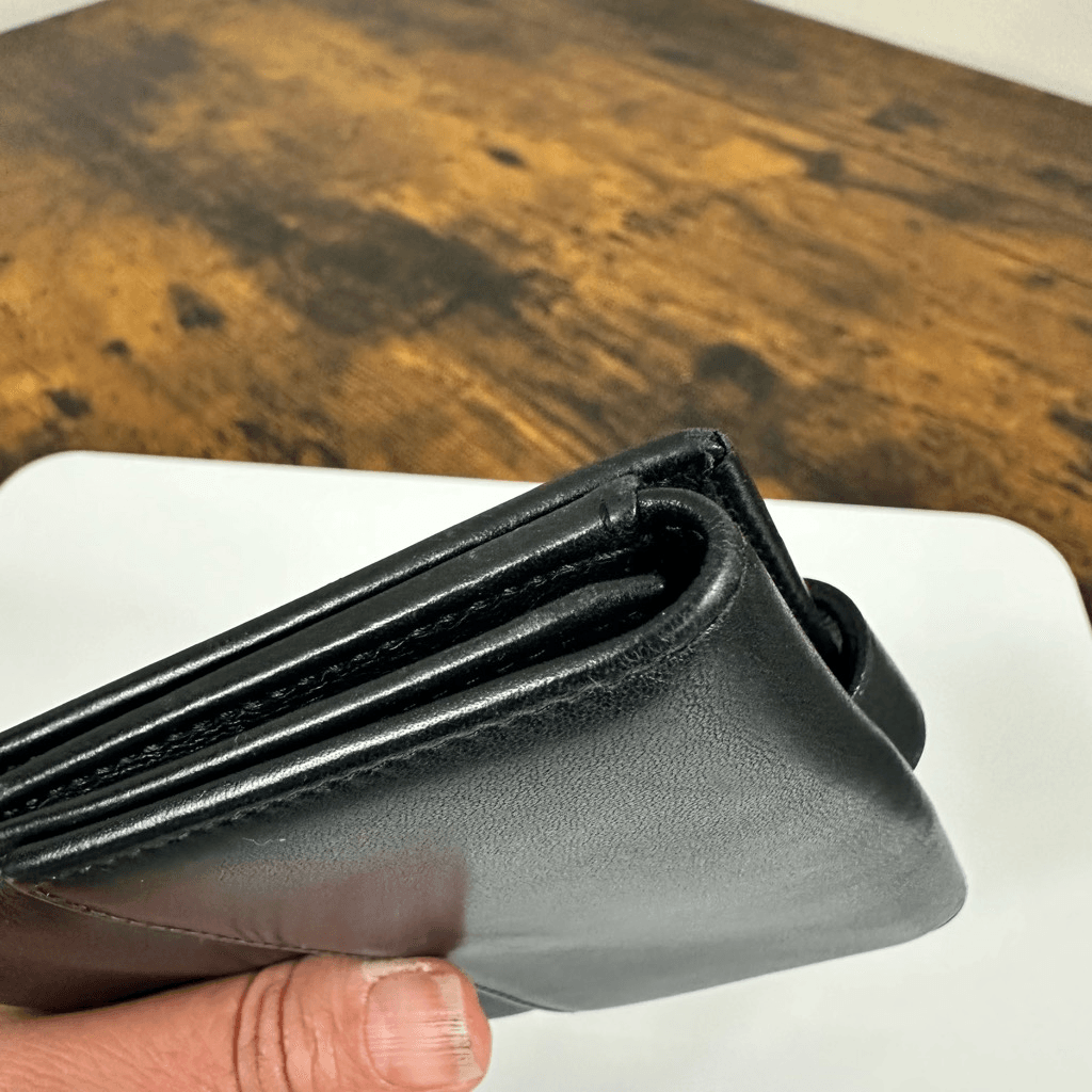 Gucci Trademark Plate Black Leather Compact Wallet