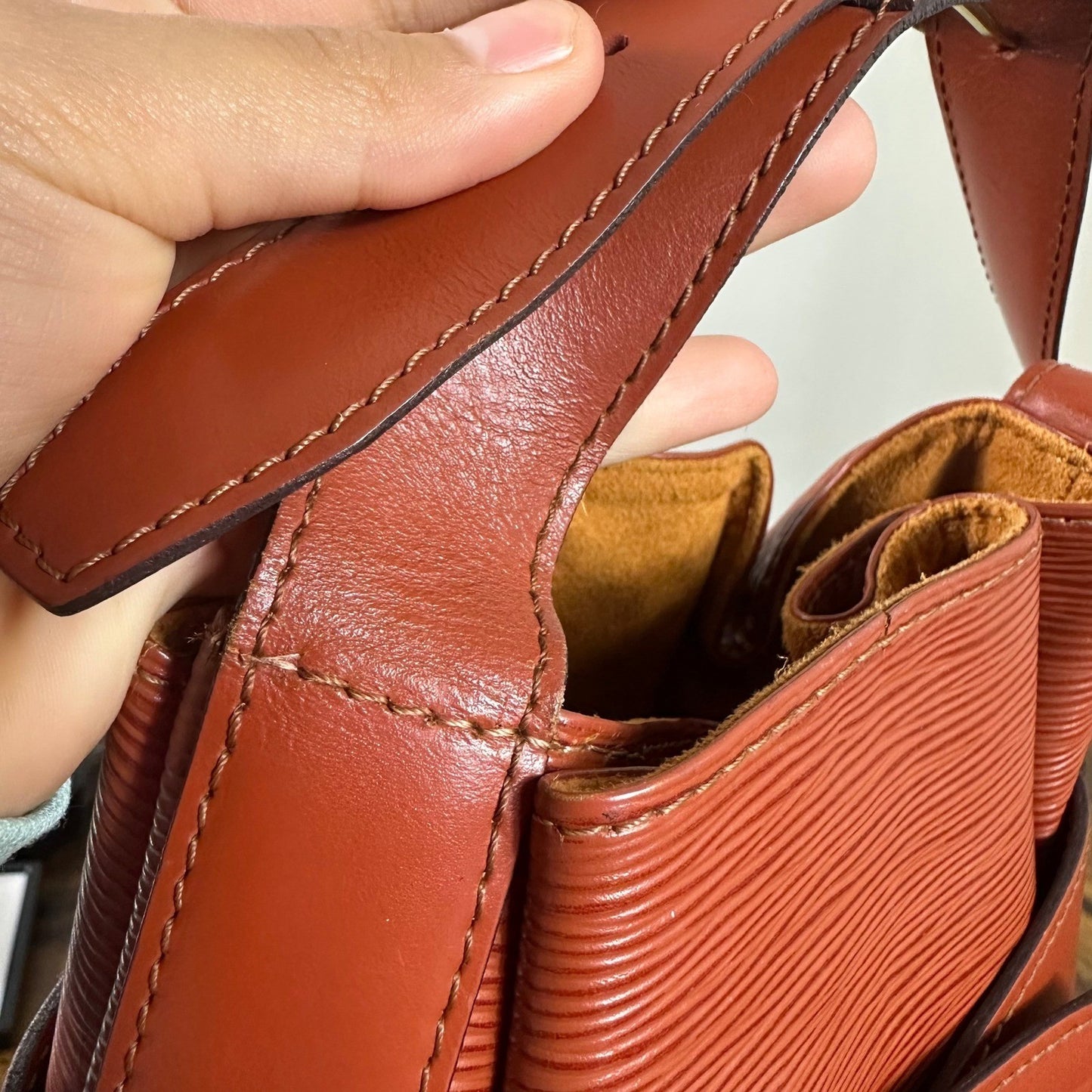 Louis Vuitton Epi Leather Bucket Bag Brown Shoulder Bag Sac D'Epaule Authentic