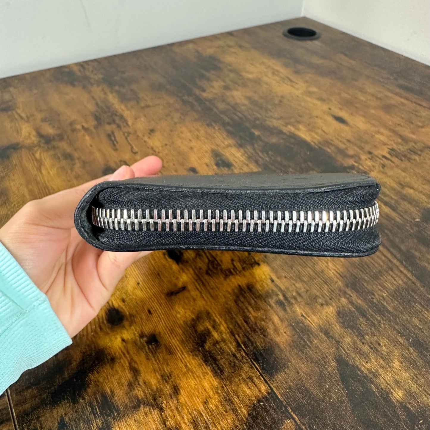 Louis Vuitton Zippy Organizer Vertical Wallet Black Taiga Leather Authentic