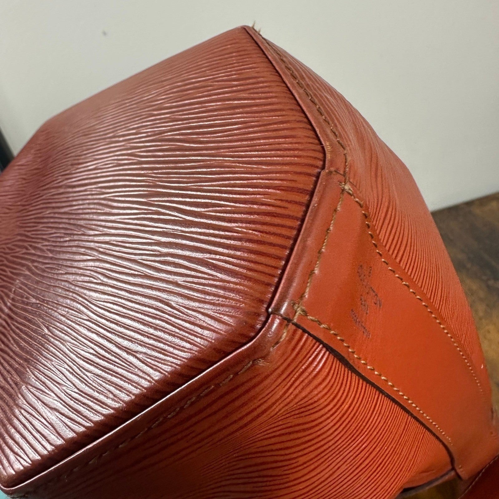 Louis Vuitton Epi Leather Bucket Bag Brown Shoulder Bag Sac D'Epaule Authentic