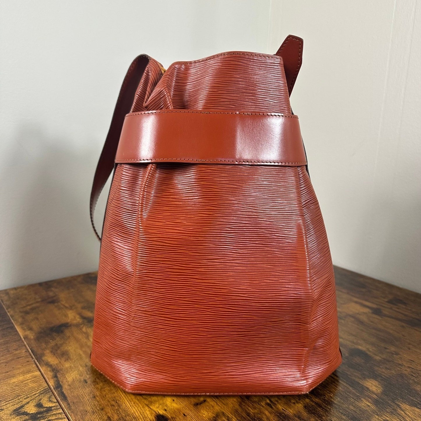 Louis Vuitton Epi Leather Bucket Bag Brown Shoulder Bag Sac D'Epaule Authentic