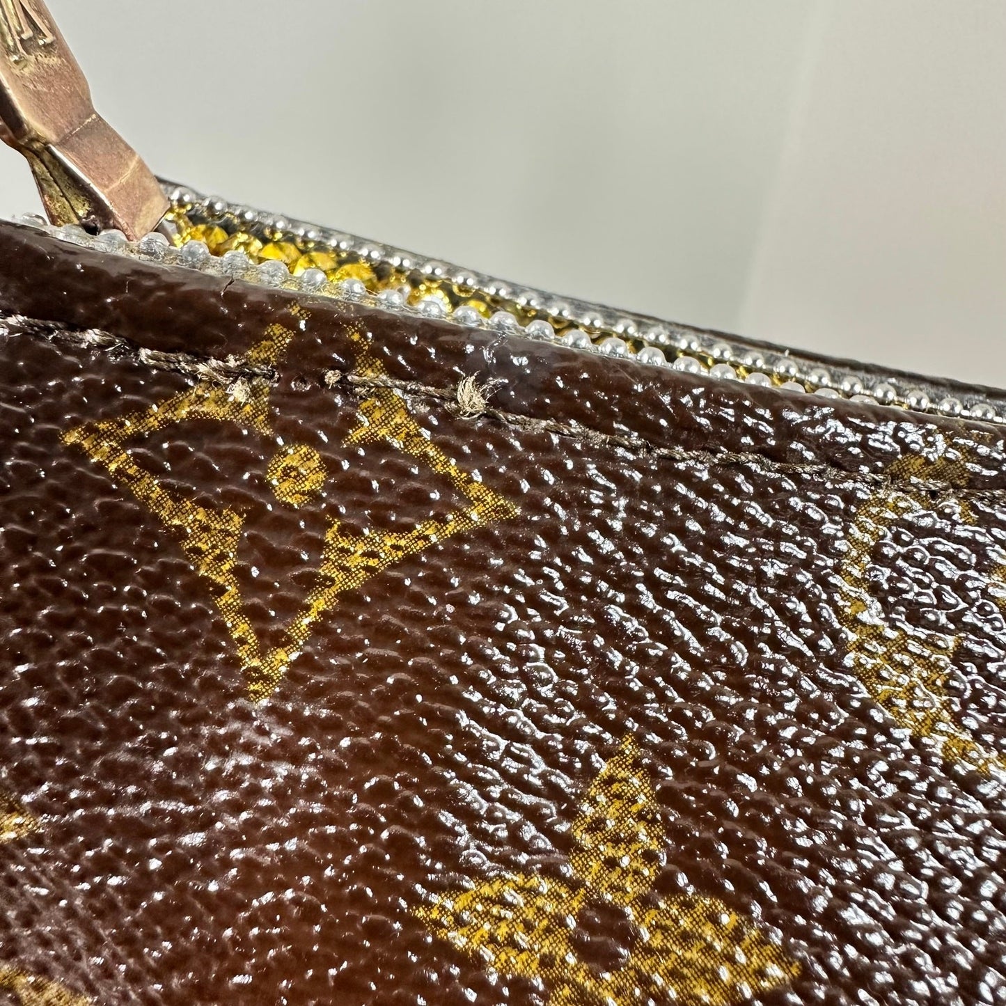 Louis Vuitton Monogram Pochette Toilette 19 Bag Pouch Cosmetics Toiletry Vintage