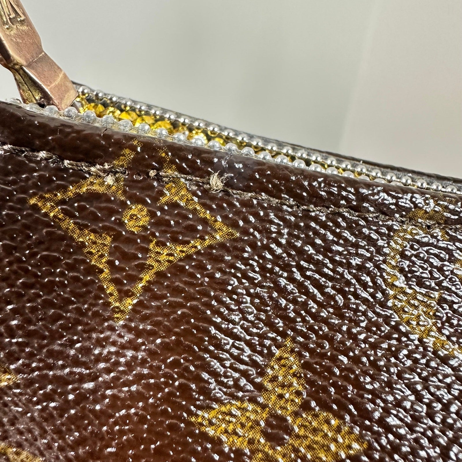 Louis Vuitton Monogram Pochette Toilette 19 Bag Pouch Cosmetics Toiletry Vintage