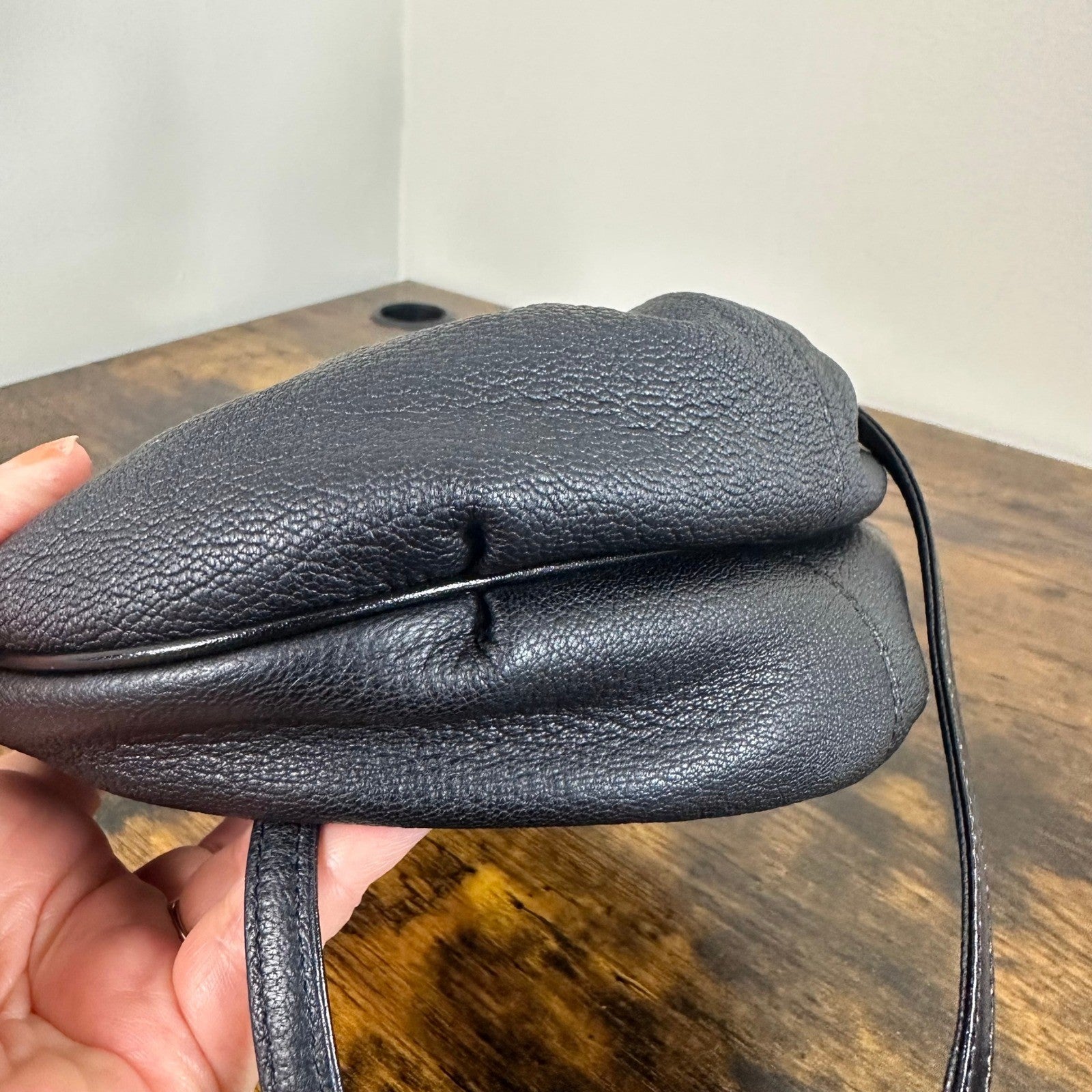 Givenchy Sacs Vintage Black Leather Crossbody Bag Pebbled Leather Logo Flap