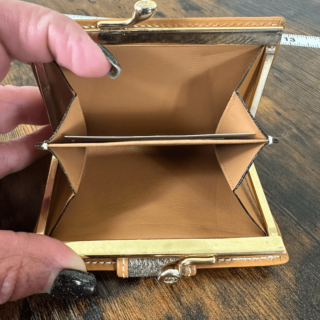 Gucci Vintage Kiss Lock Coin Purse Pouch