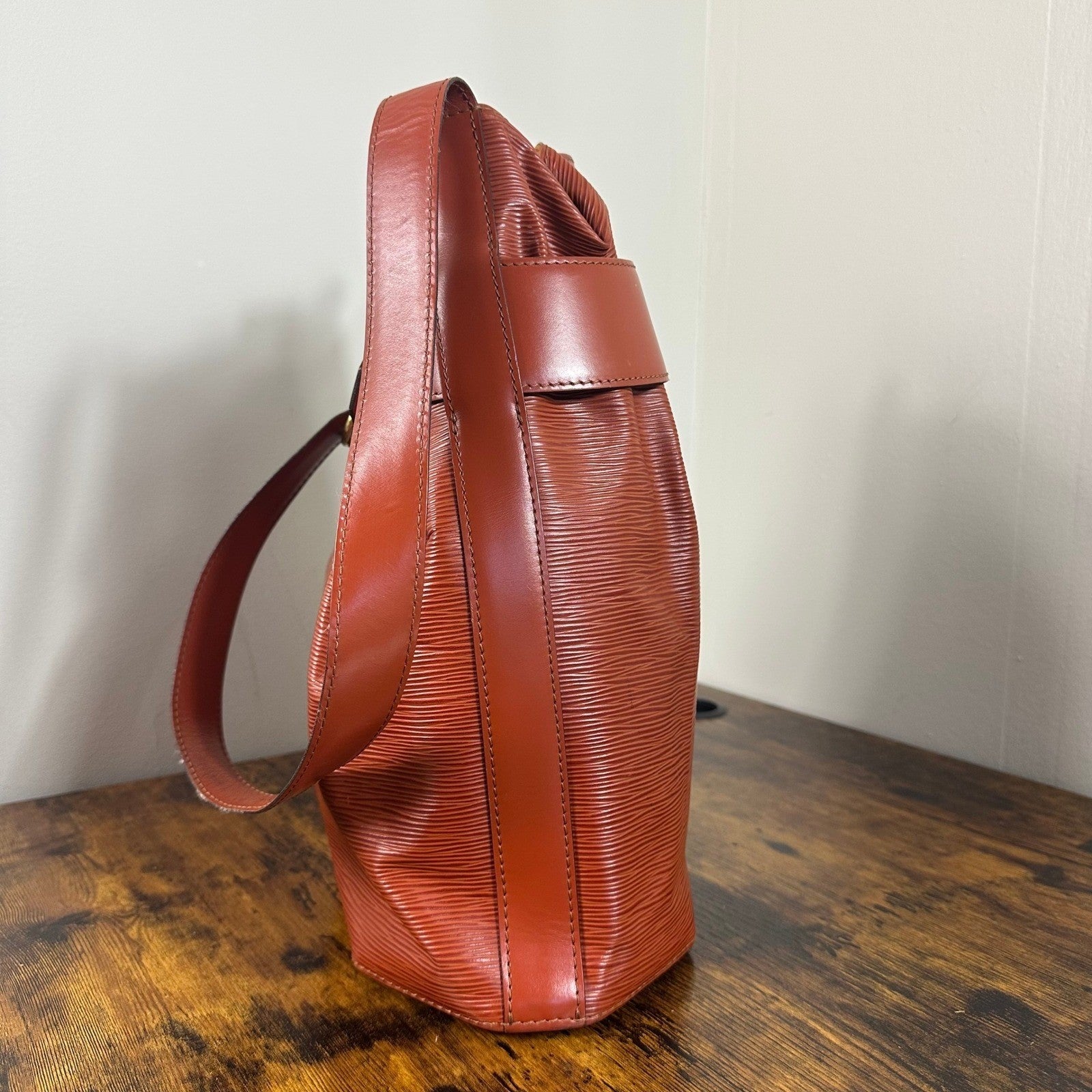 Louis Vuitton Epi Leather Bucket Bag Brown Shoulder Bag Sac D'Epaule Authentic