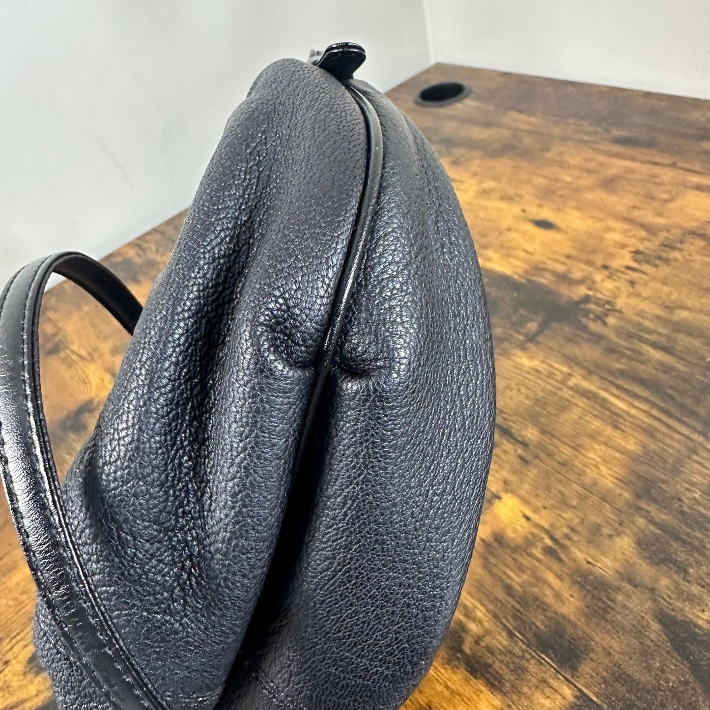 Givenchy Sacs Vintage Black Leather Crossbody Bag Pebbled Leather Logo Flap