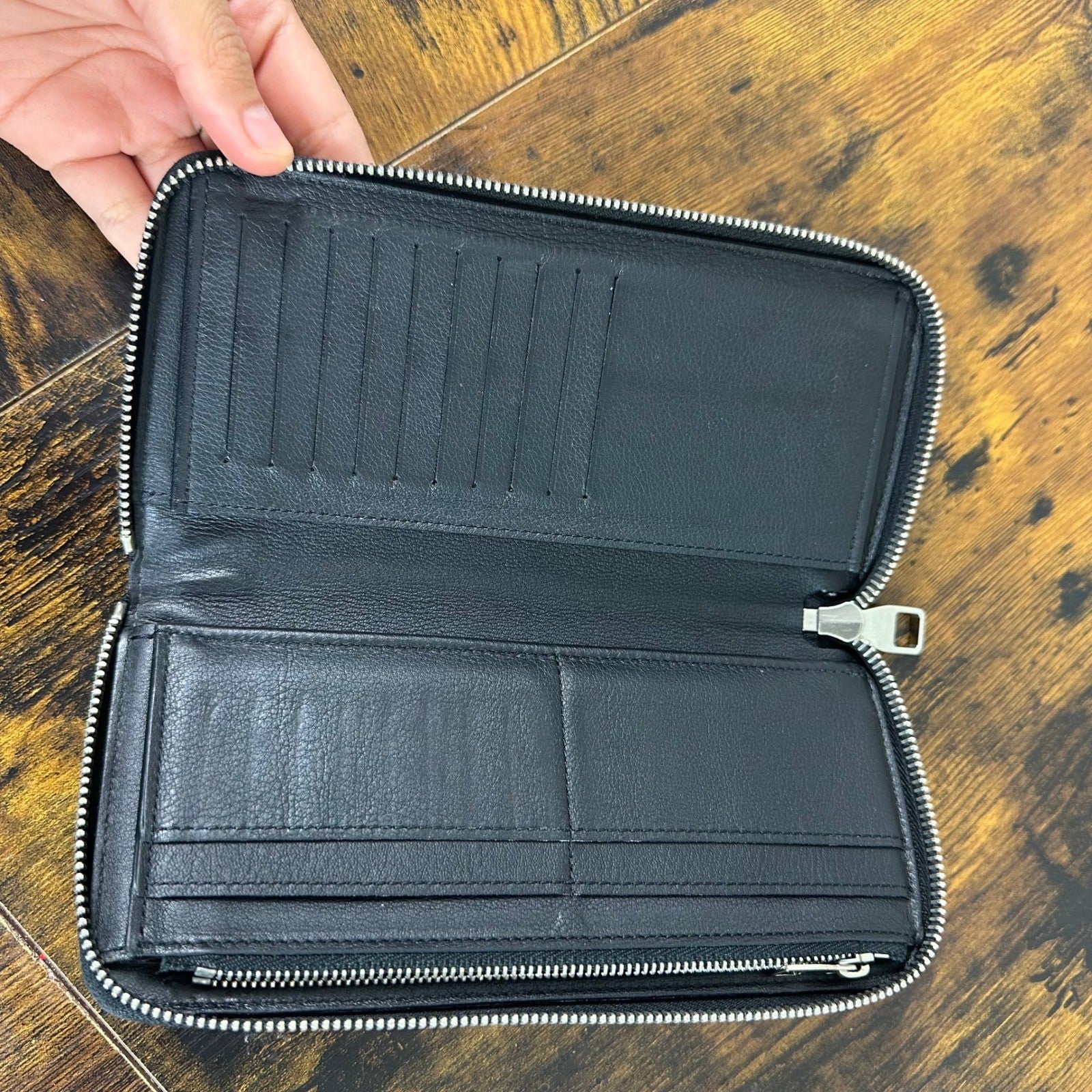 Louis Vuitton Zippy Organizer Vertical Wallet Black Taiga Leather Authentic