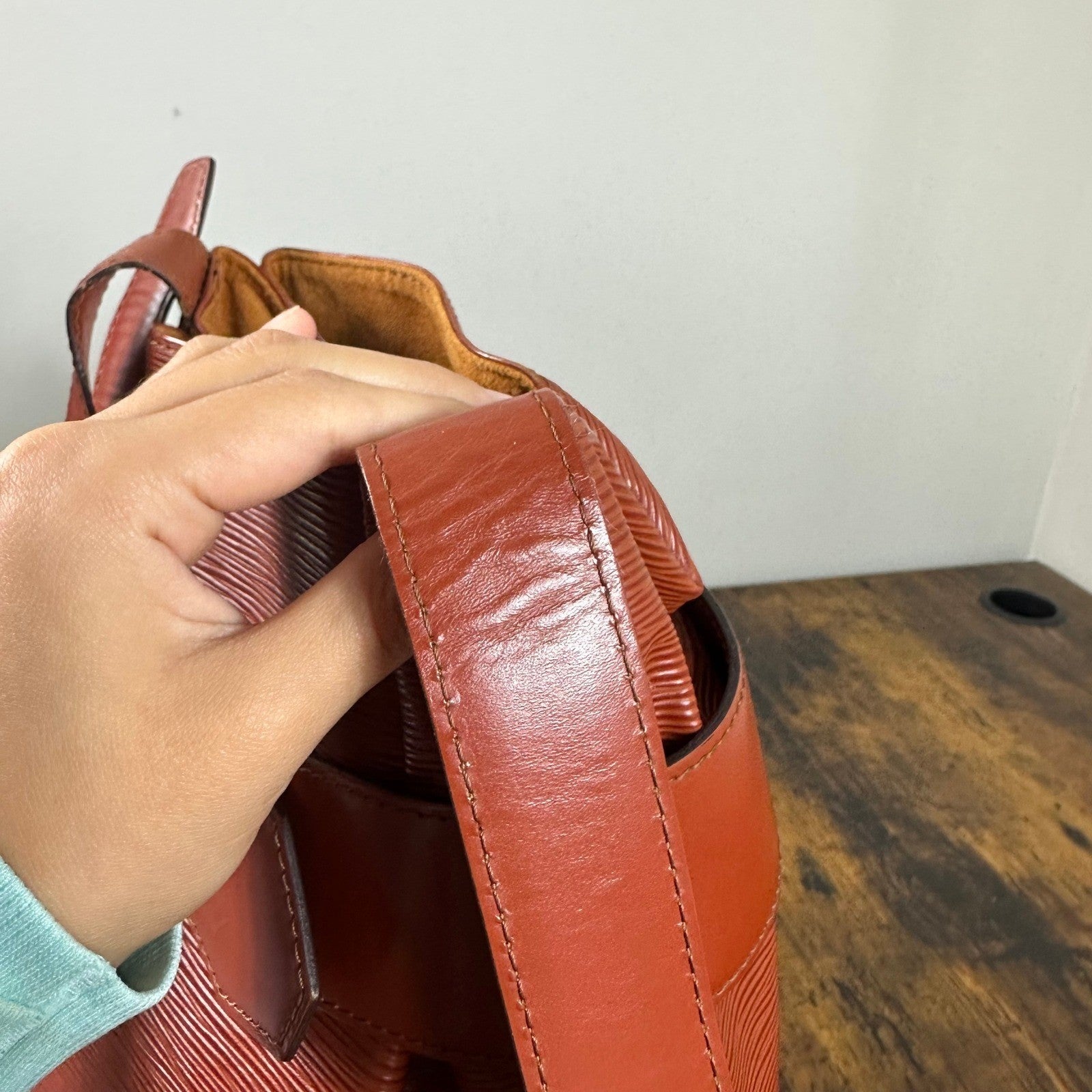 Louis Vuitton Epi Leather Bucket Bag Brown Shoulder Bag Sac D'Epaule Authentic