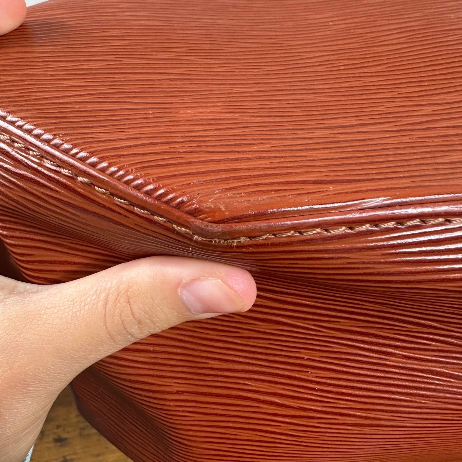 Louis Vuitton Epi Leather Bucket Bag Brown Shoulder Bag Sac D'Epaule Authentic