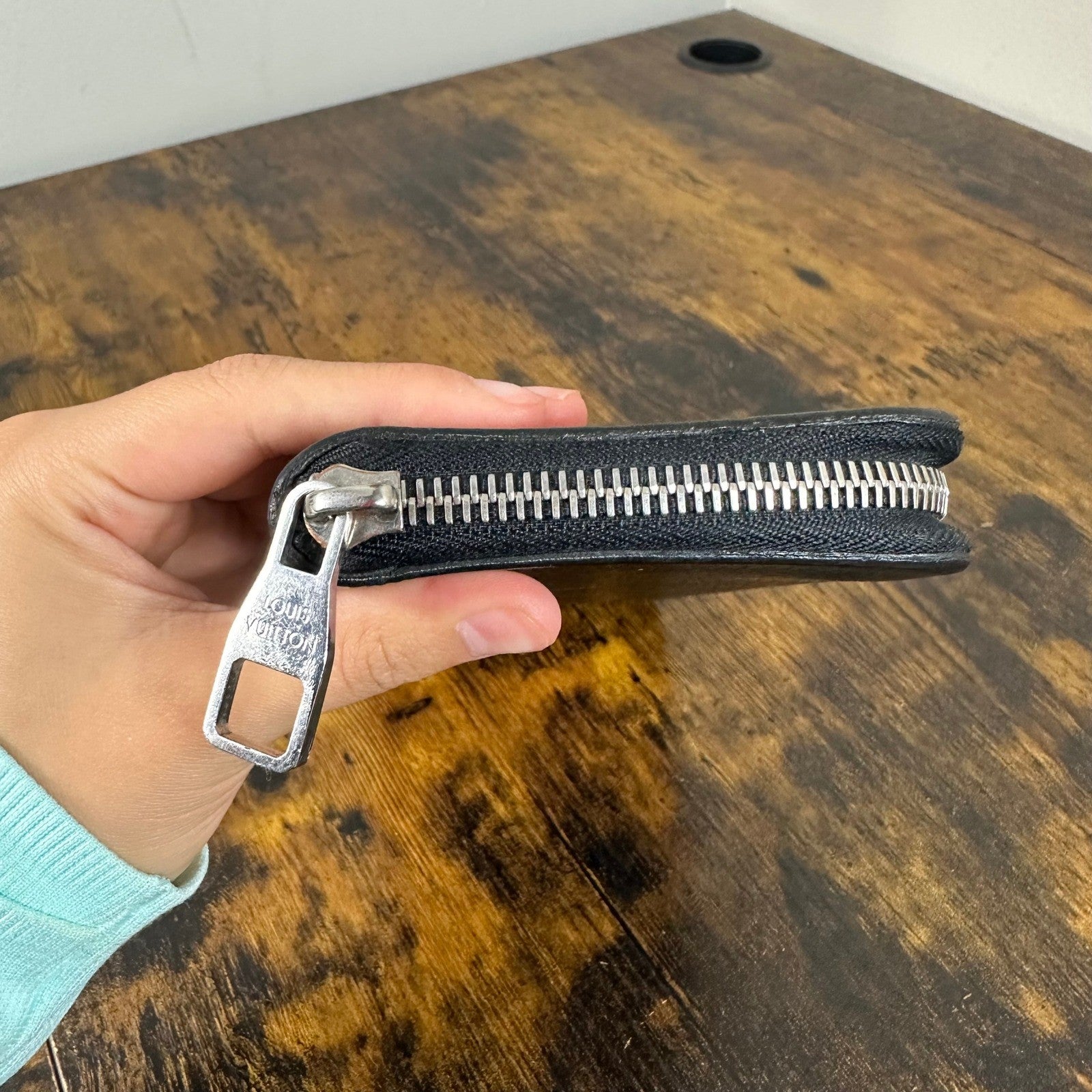 Louis Vuitton Zippy Organizer Vertical Wallet Black Taiga Leather Authentic