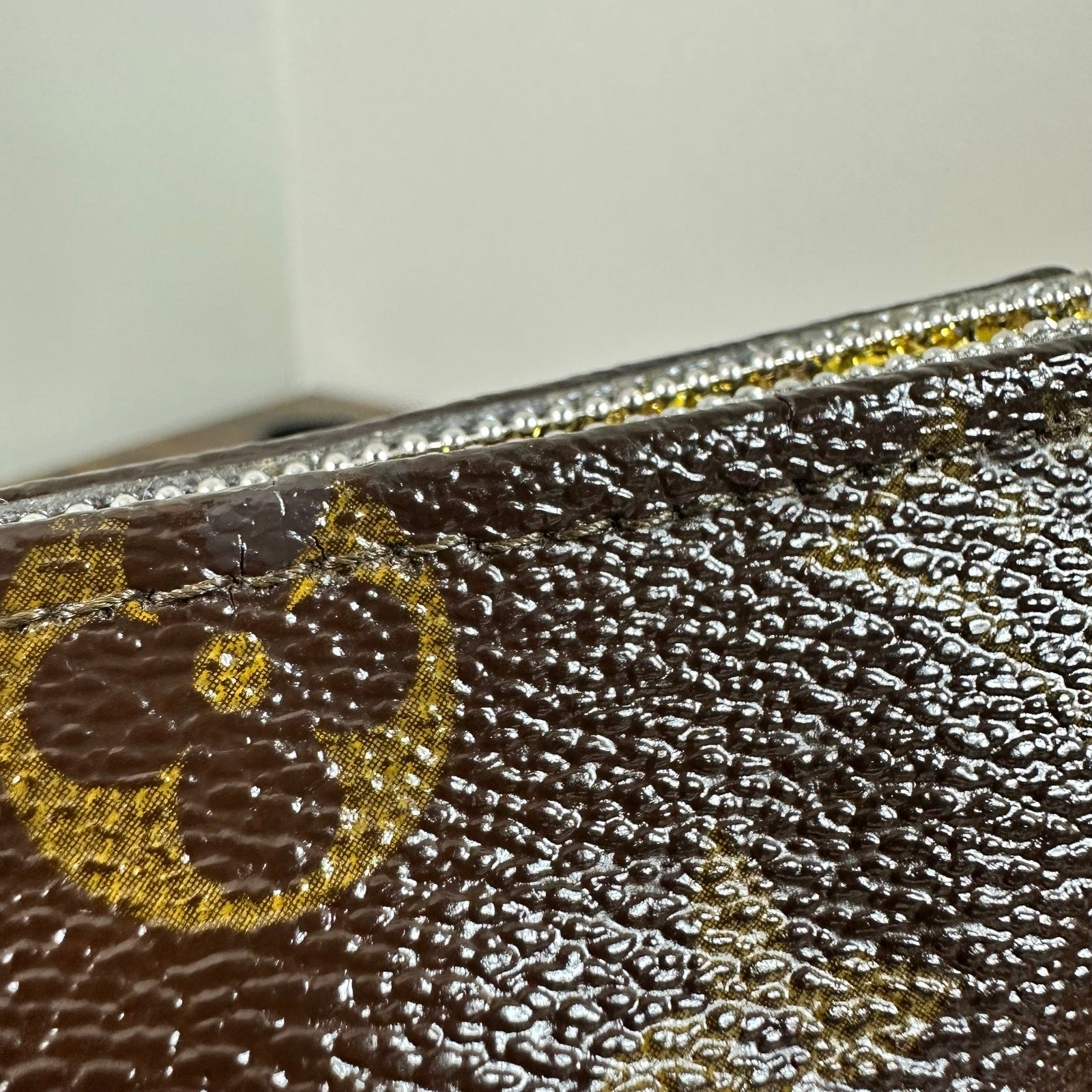 Louis Vuitton Monogram Pochette Toilette 19 Bag Pouch Cosmetics Toiletry Vintage