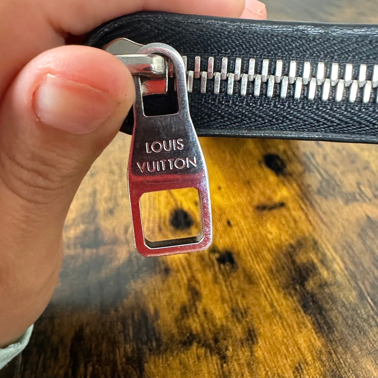 Louis Vuitton Zippy Organizer Vertical Wallet Black Taiga Leather Authentic