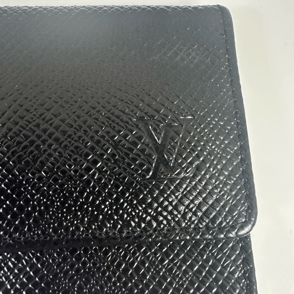 Louis Vuitton Black Taiga Leather 6 Key Case Holder