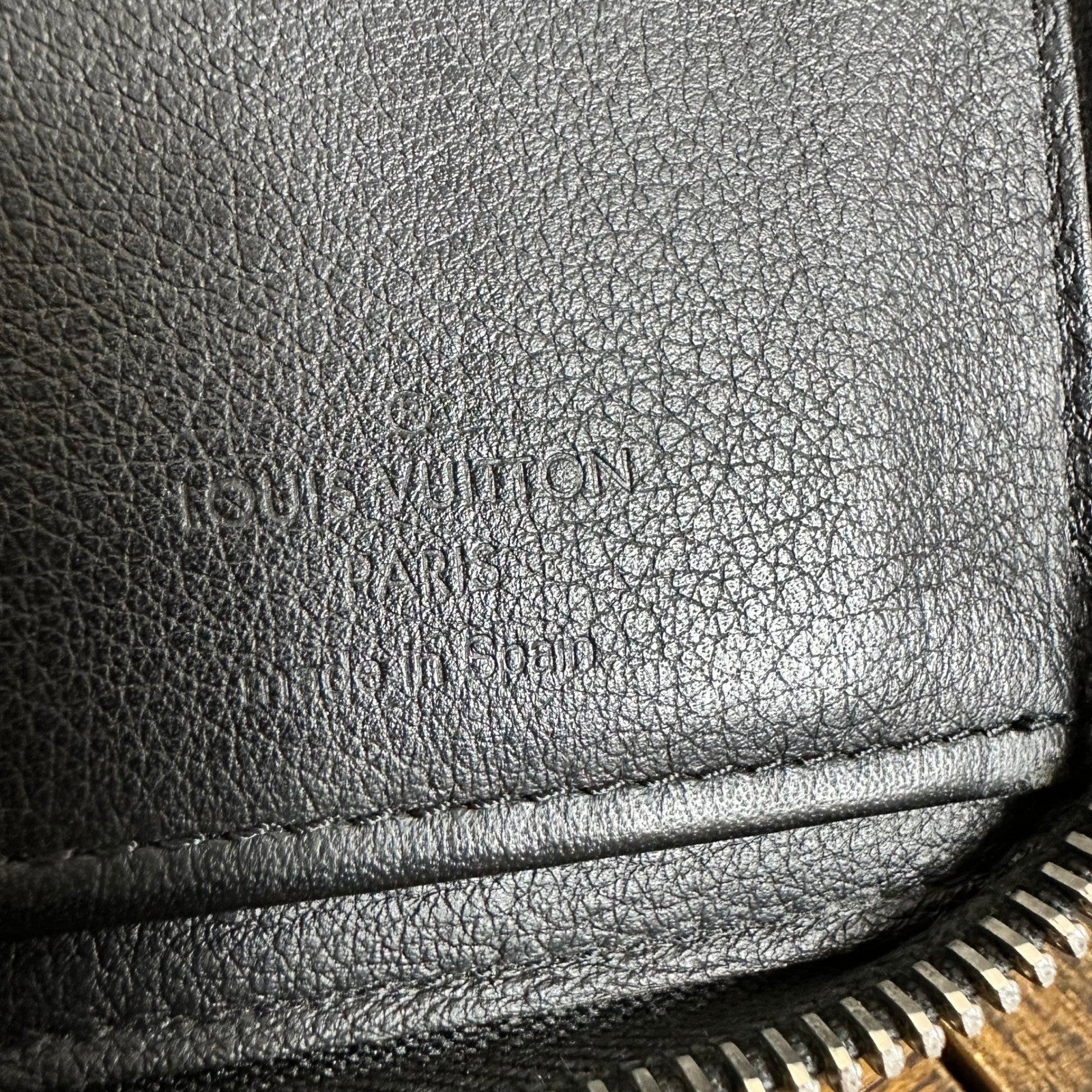 Louis Vuitton Zippy Organizer Vertical Wallet Black Taiga Leather Authentic