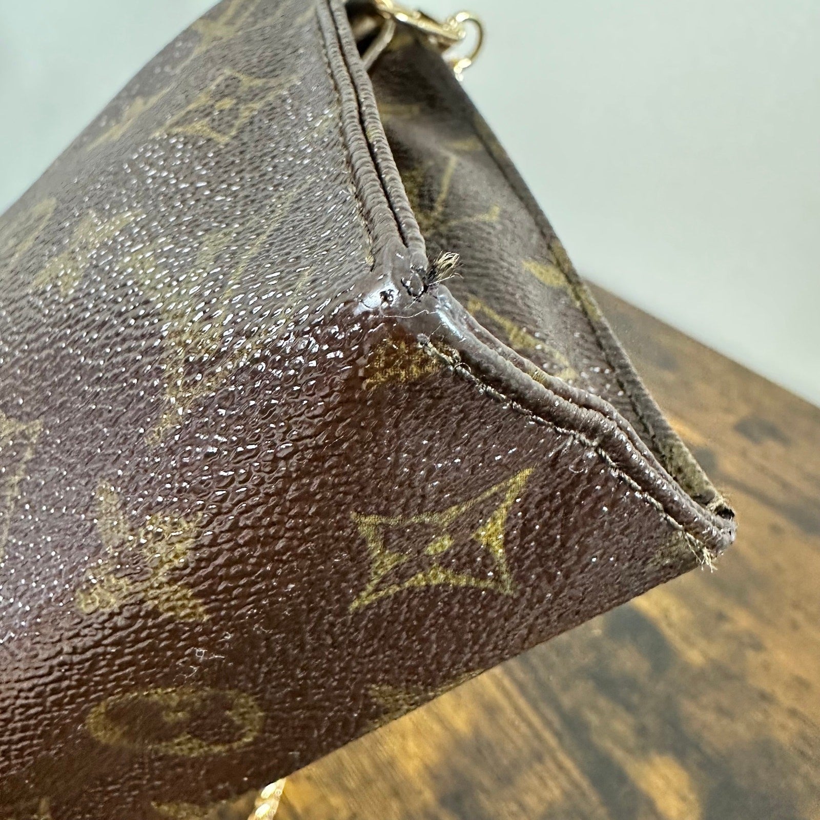 Louis Vuitton Monogram Pochette Toilette 19 Bag Pouch Cosmetics Toiletry Vintage