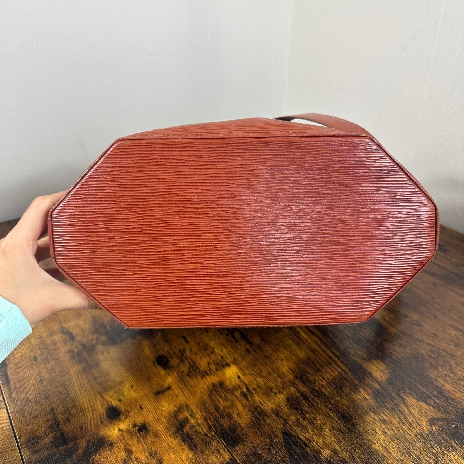 Louis Vuitton Epi Leather Bucket Bag Brown Shoulder Bag Sac D'Epaule Authentic