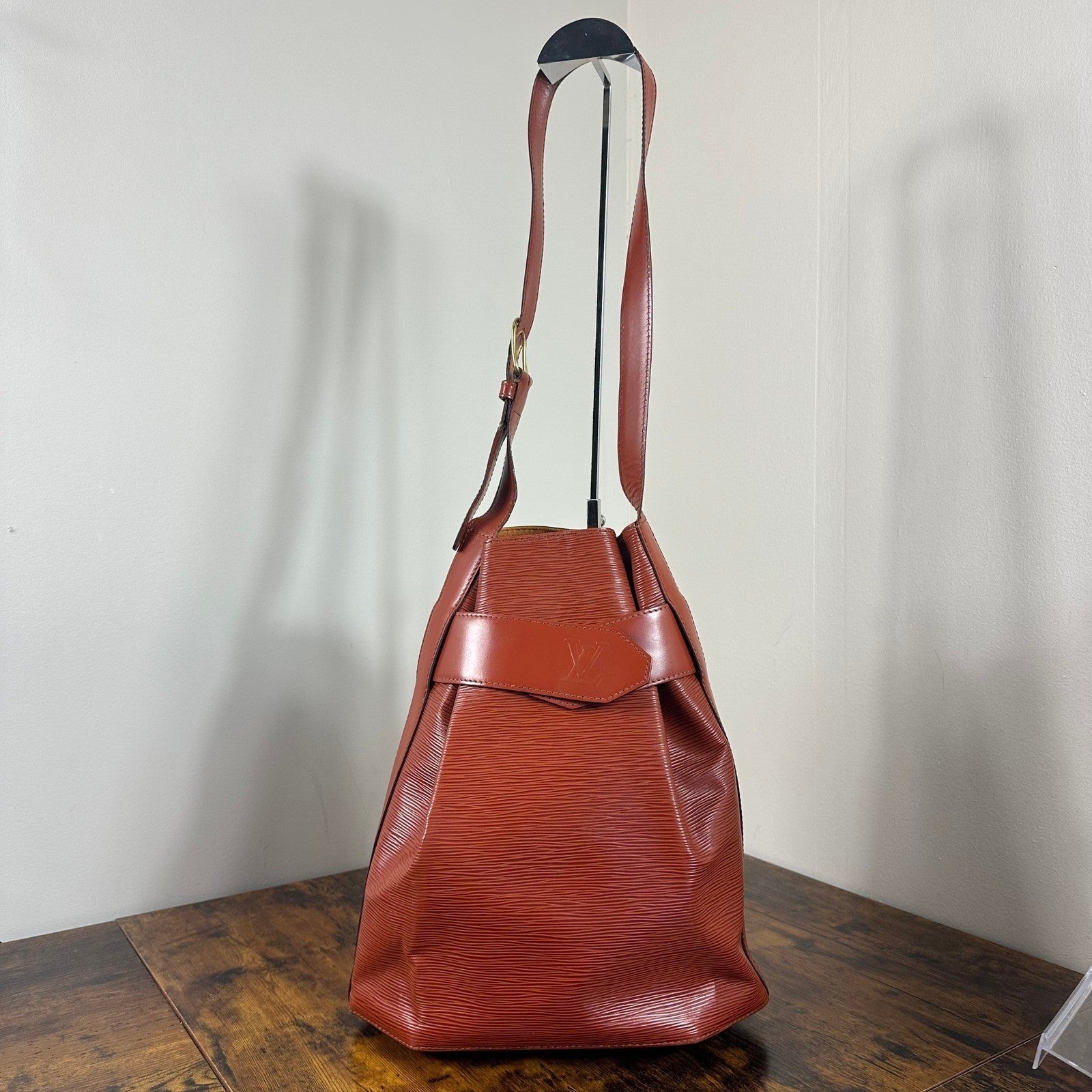 Louis Vuitton Epi Leather Bucket Bag Brown Shoulder Bag Sac D'Epaule Authentic