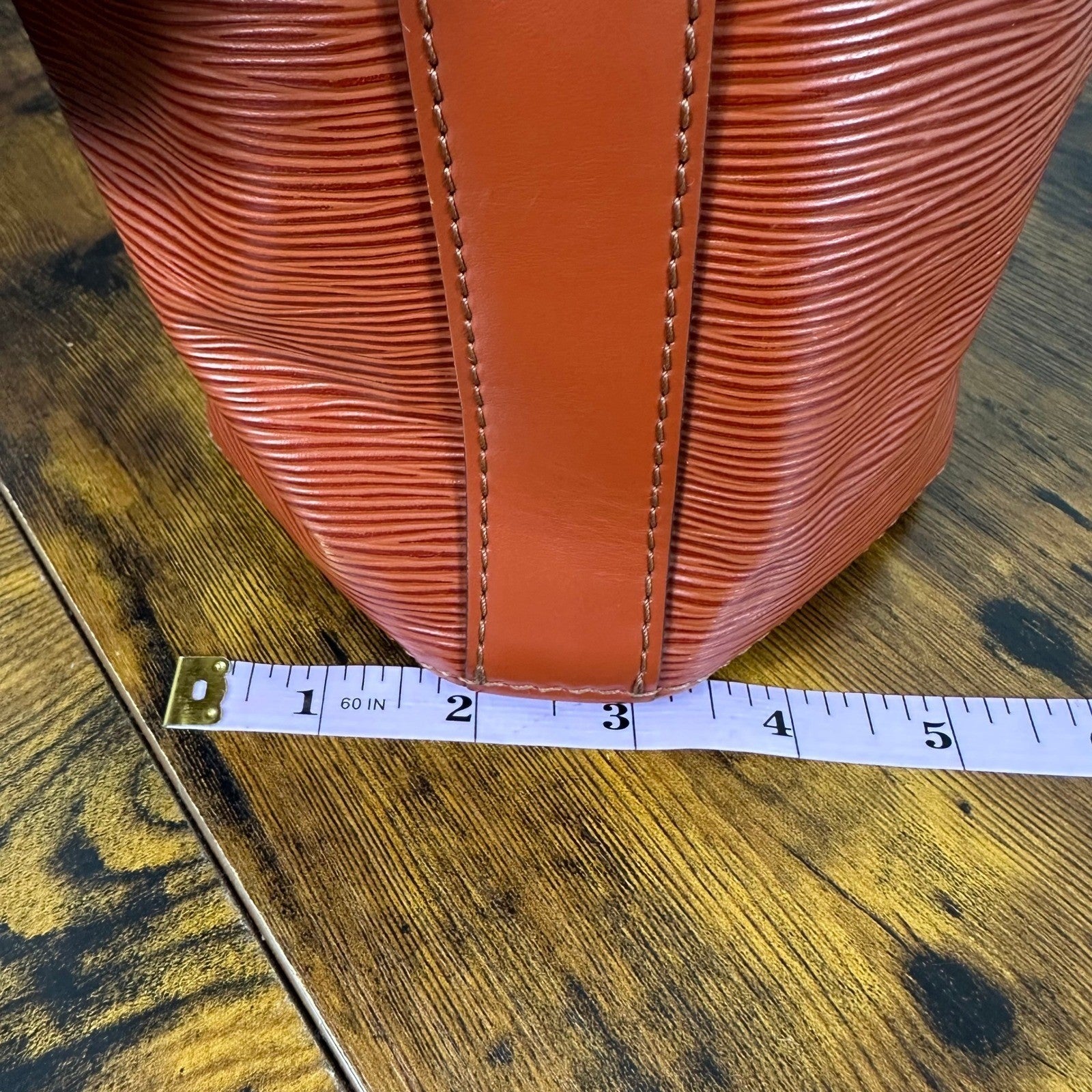 Louis Vuitton Epi Leather Bucket Bag Brown Shoulder Bag Sac D'Epaule Authentic