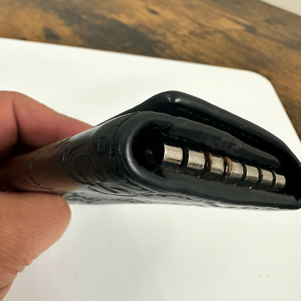 Gucci GG Guccissima Leather 6 Key Case Black