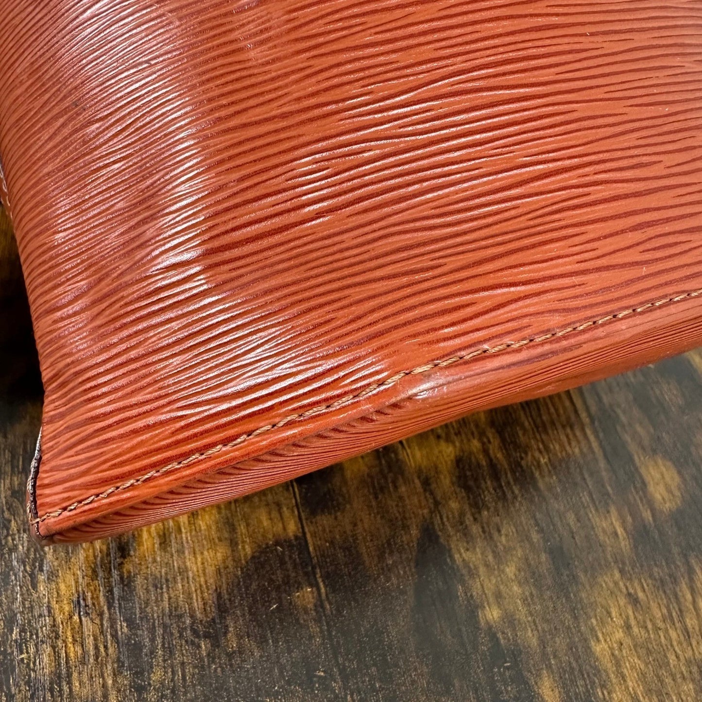 Louis Vuitton Epi Leather Bucket Bag Brown Shoulder Bag Sac D'Epaule Authentic