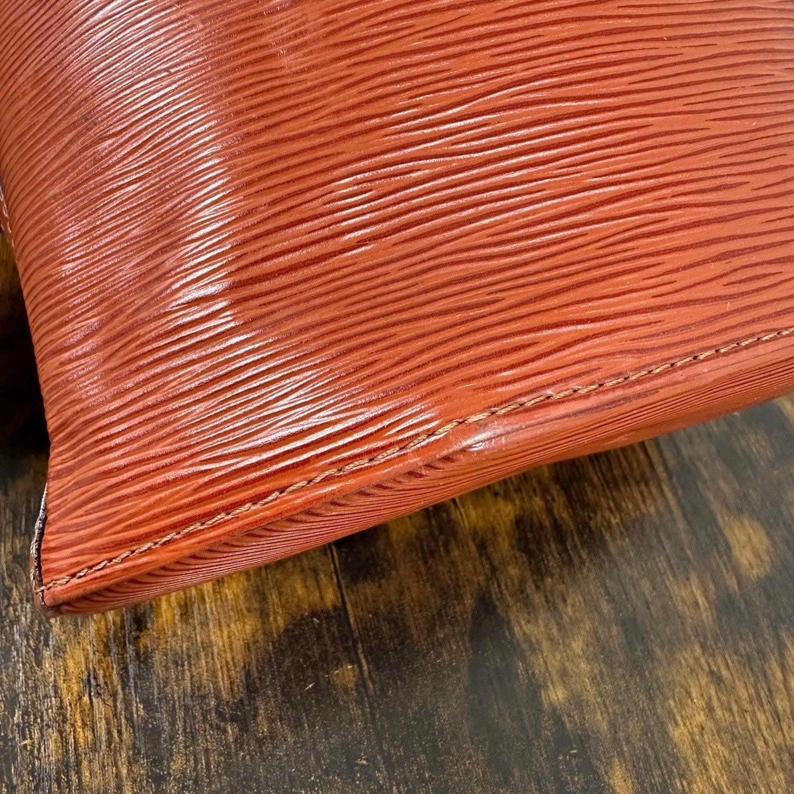 Louis Vuitton Epi Leather Bucket Bag Brown Shoulder Bag Sac D'Epaule Authentic