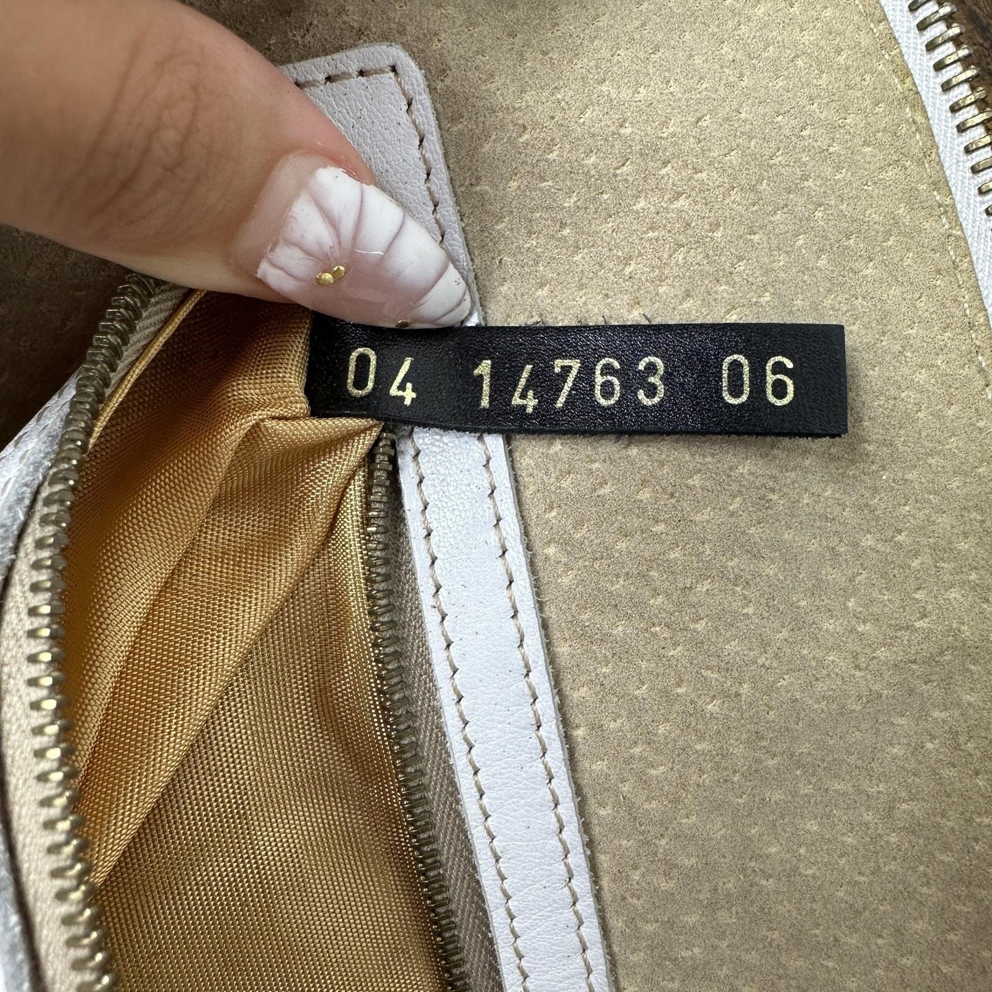 Fendi Vintage Satchel Bag Womens Medium White Leather Italy Top Handle FF