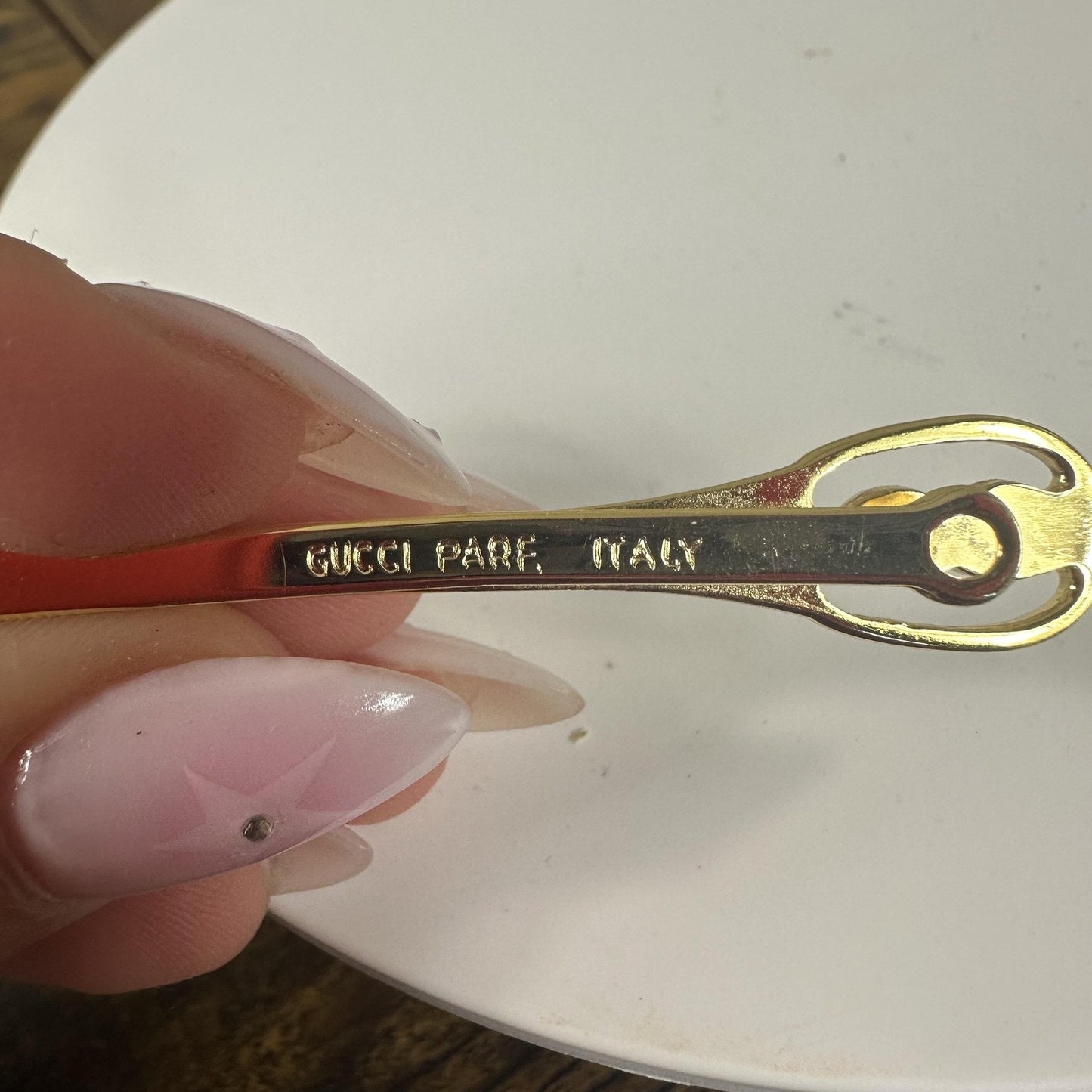 Vintage Gucci Gold Tone Red Enamel Logo Tie Clip Bar Mens 2.5 Inch Italy