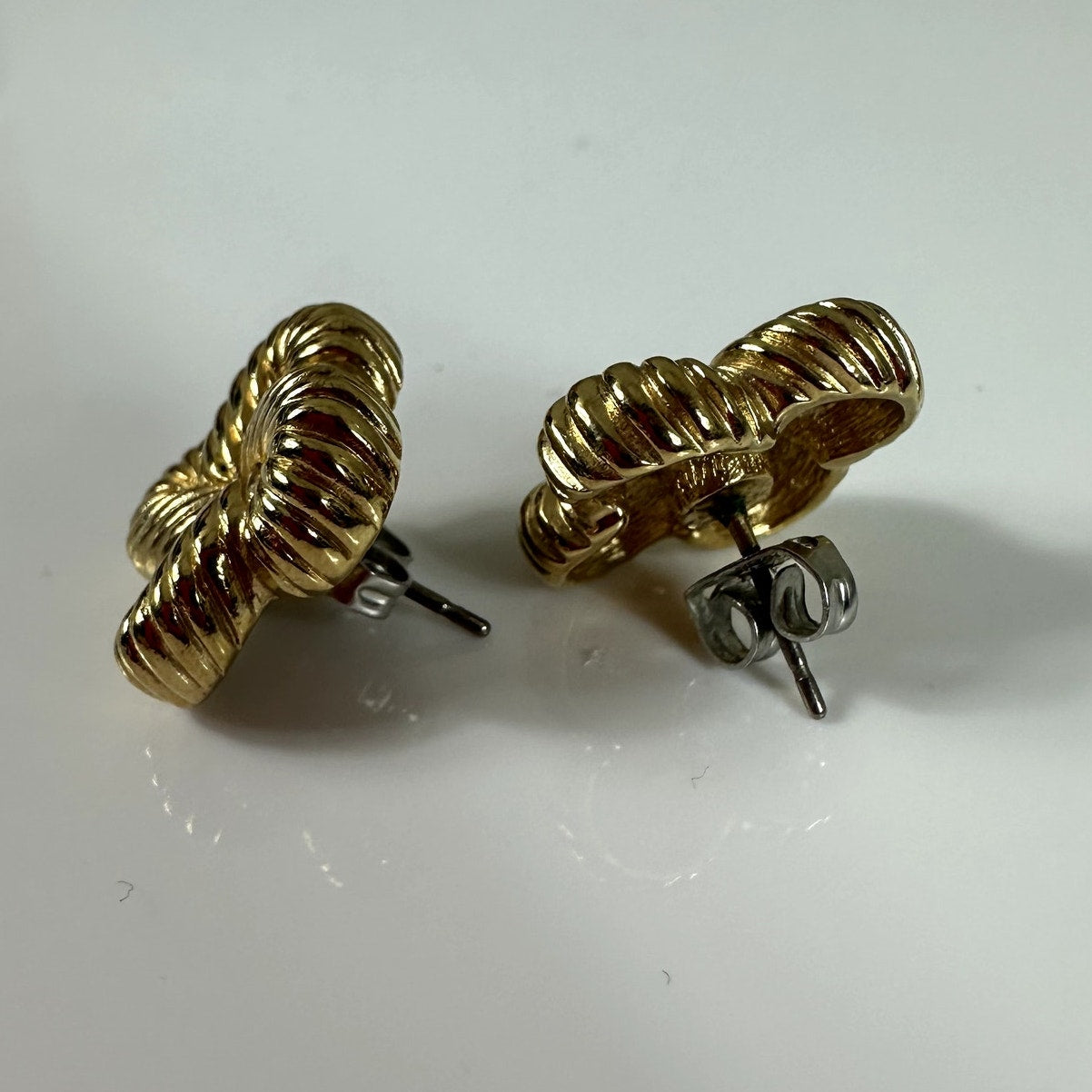 Vintage Burberrys Gold Tone Clover Quatrefoil Stud Earrings 90s Designer