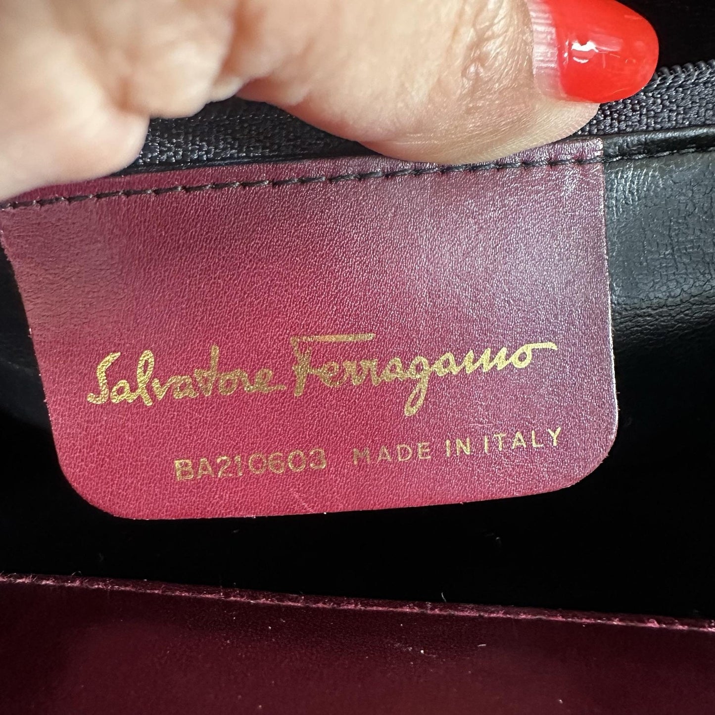Salvatore Ferragamo Vintage Crossbody Bag Small Bordeaux Leather Italy Authentic
