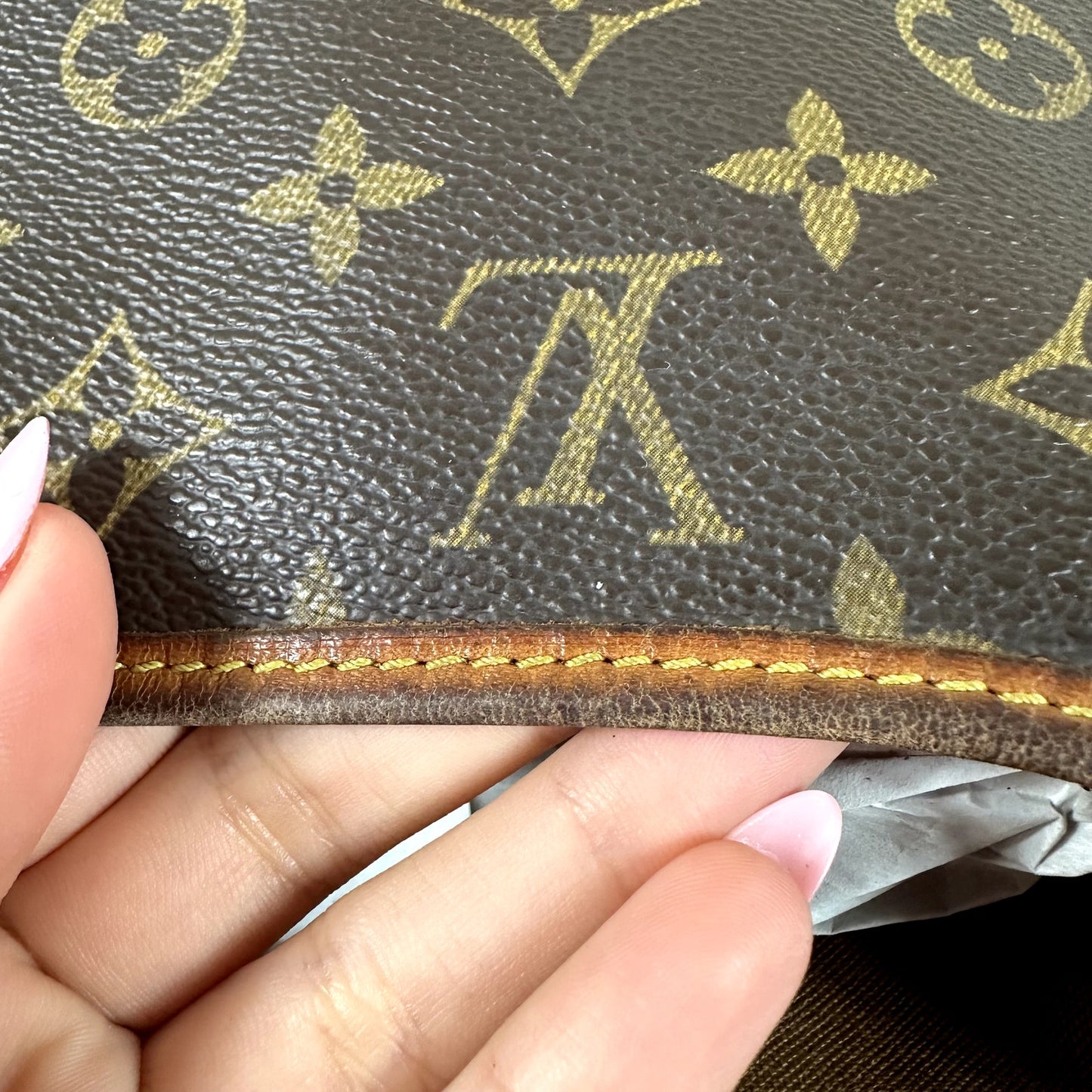 Louis Vuitton Vintage Monogram Saumur 30 Crossbody Bag Authentic