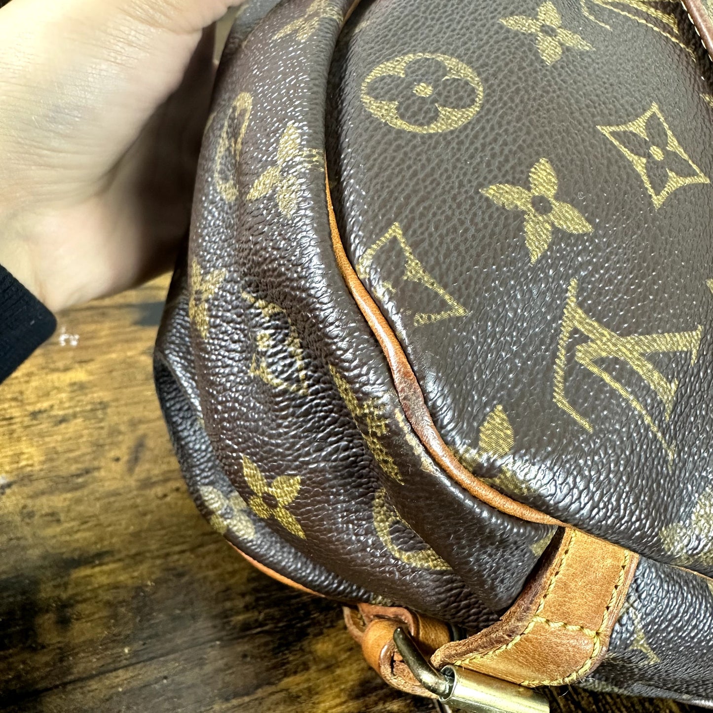 Louis Vuitton Vintage Monogram Saumur 30 Crossbody Bag Authentic