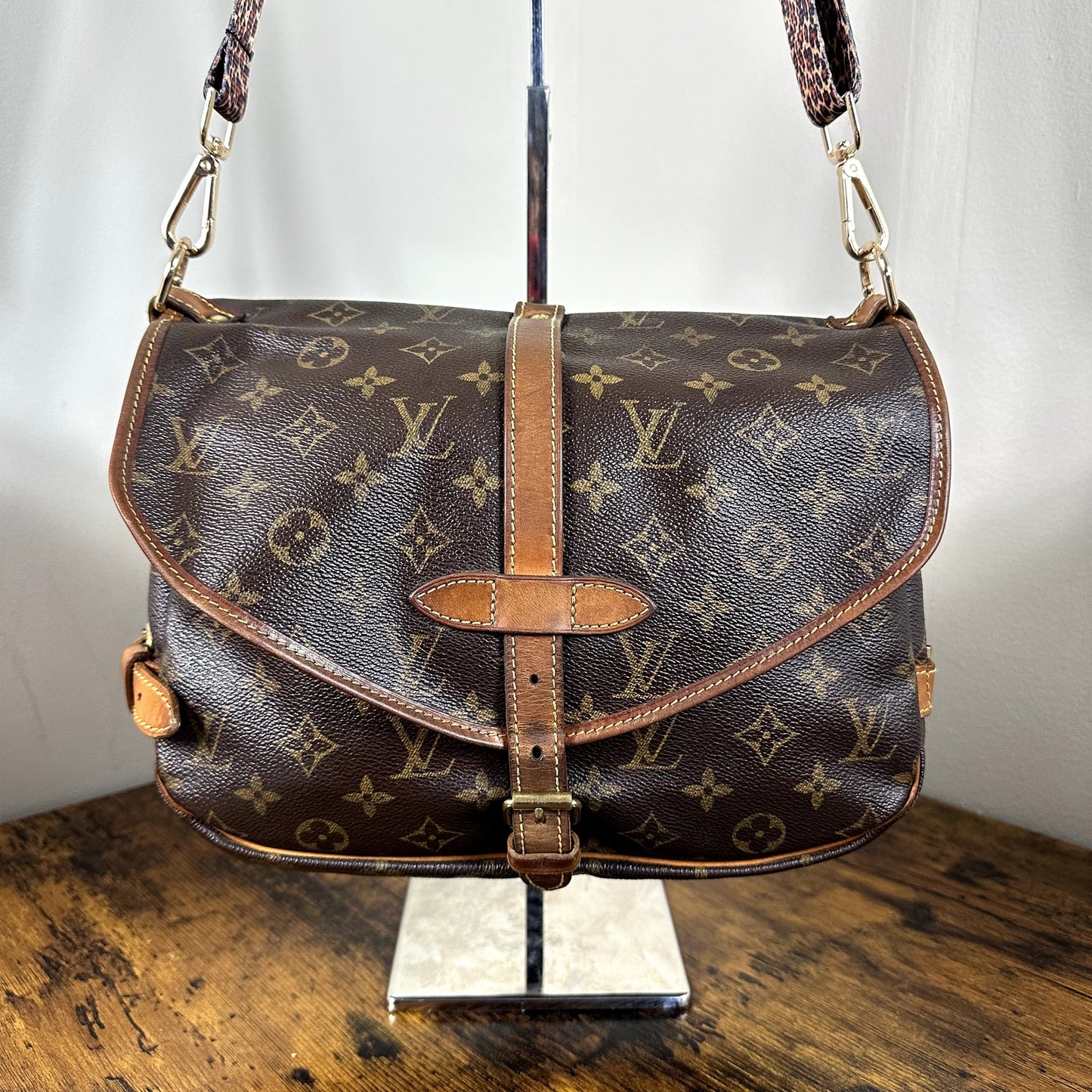 Louis Vuitton Vintage Monogram Saumur 30 Crossbody Bag Authentic